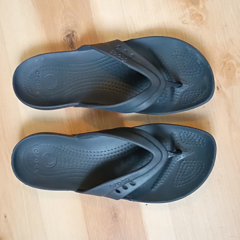 CROCS Black Light Weight Flip Flops